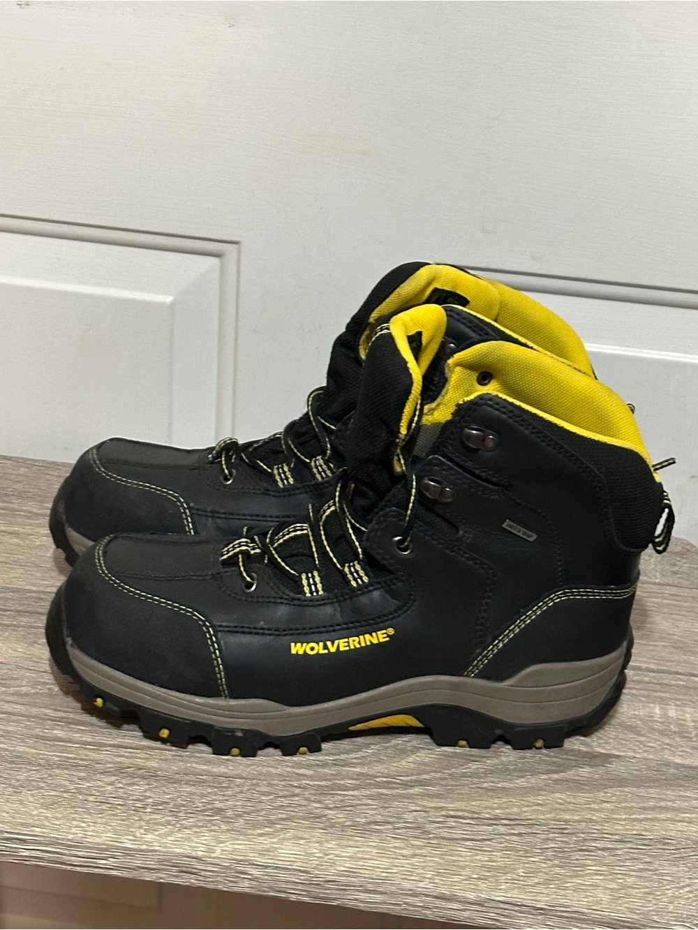 Wolverine W10075 Bucklin Steel Toe 6" Boot Black Yellow Waterproof Size 8.5 EW